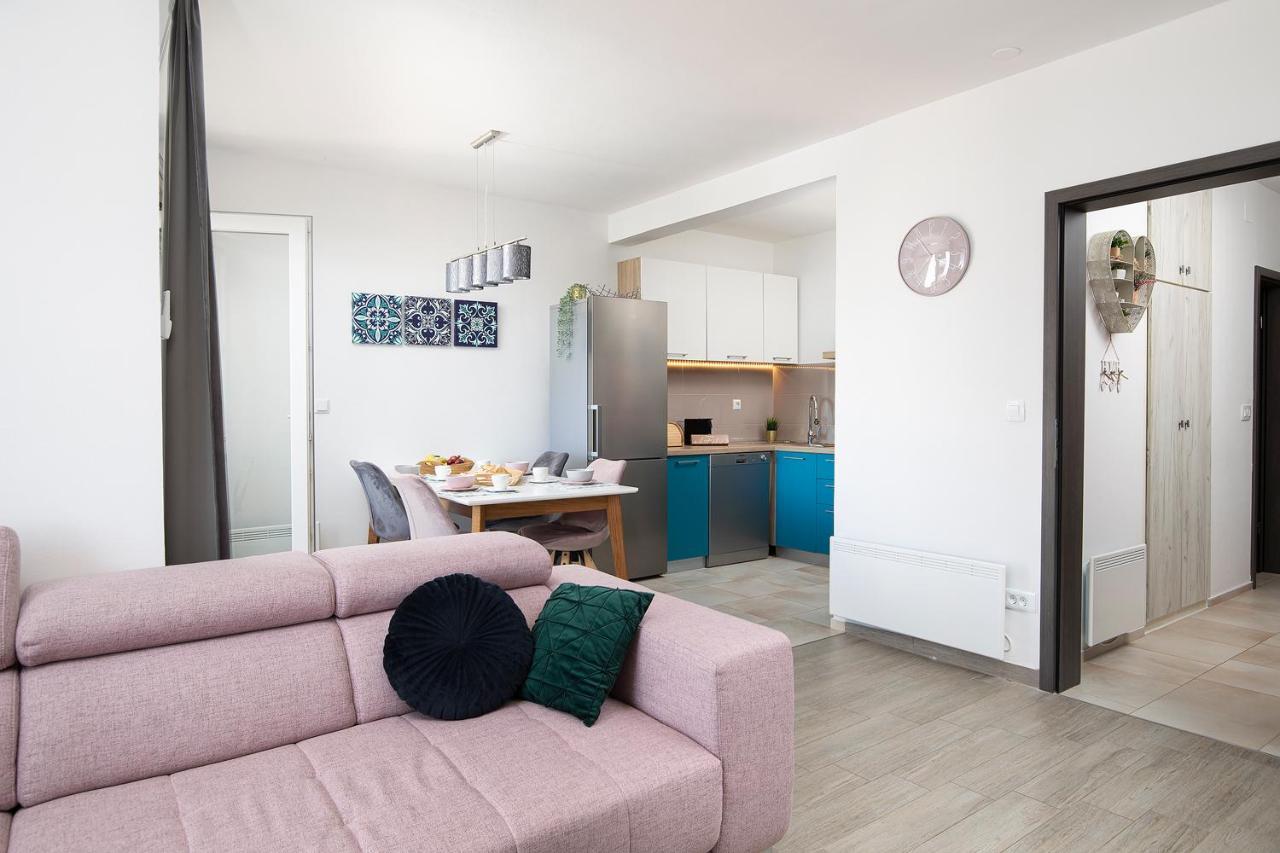 Stylish City Stay With Balcony & Free Parking Pula Luaran gambar