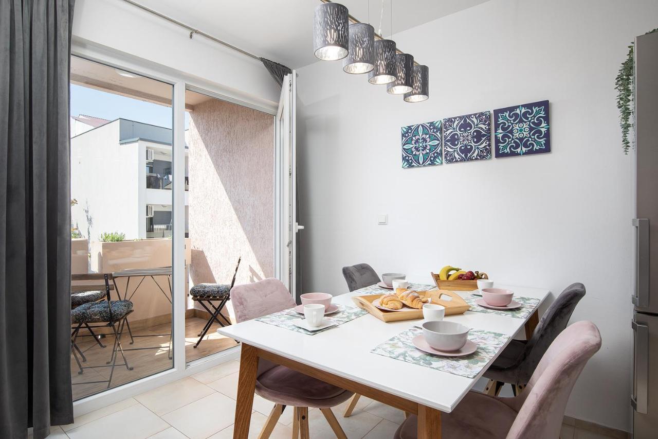 Stylish City Stay With Balcony & Free Parking Pula Luaran gambar