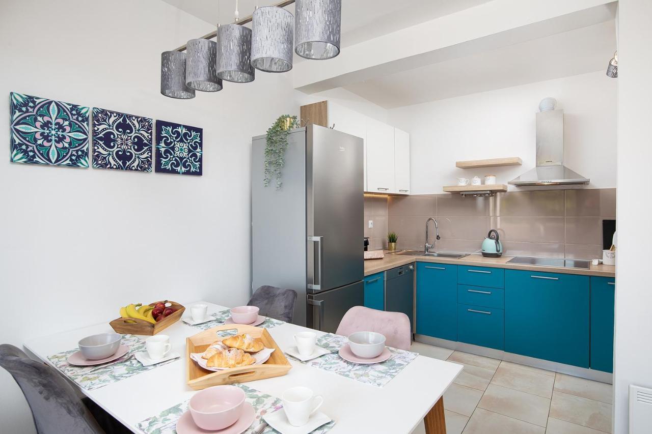 Stylish City Stay With Balcony & Free Parking Pula Luaran gambar