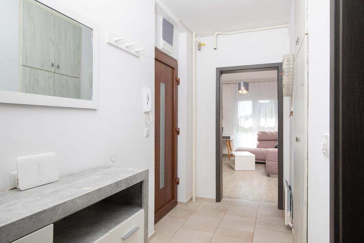 Stylish City Stay With Balcony & Free Parking Pula Luaran gambar